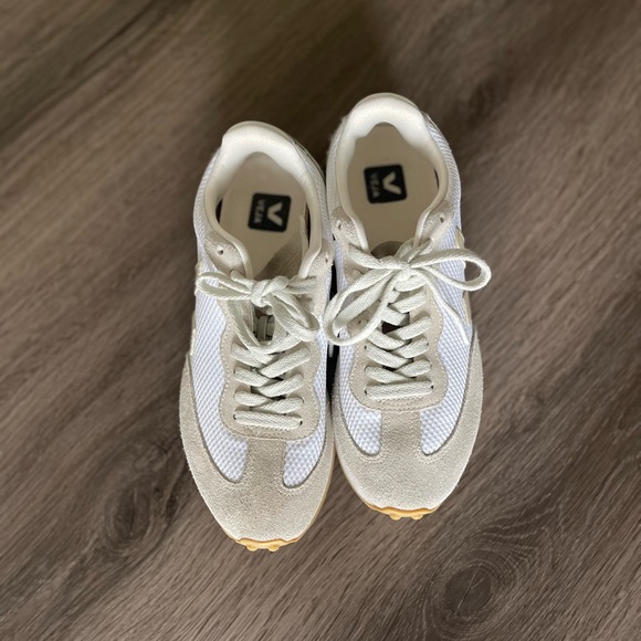 Veja White and Cream Women's Sneakers - Picture 3 of 12